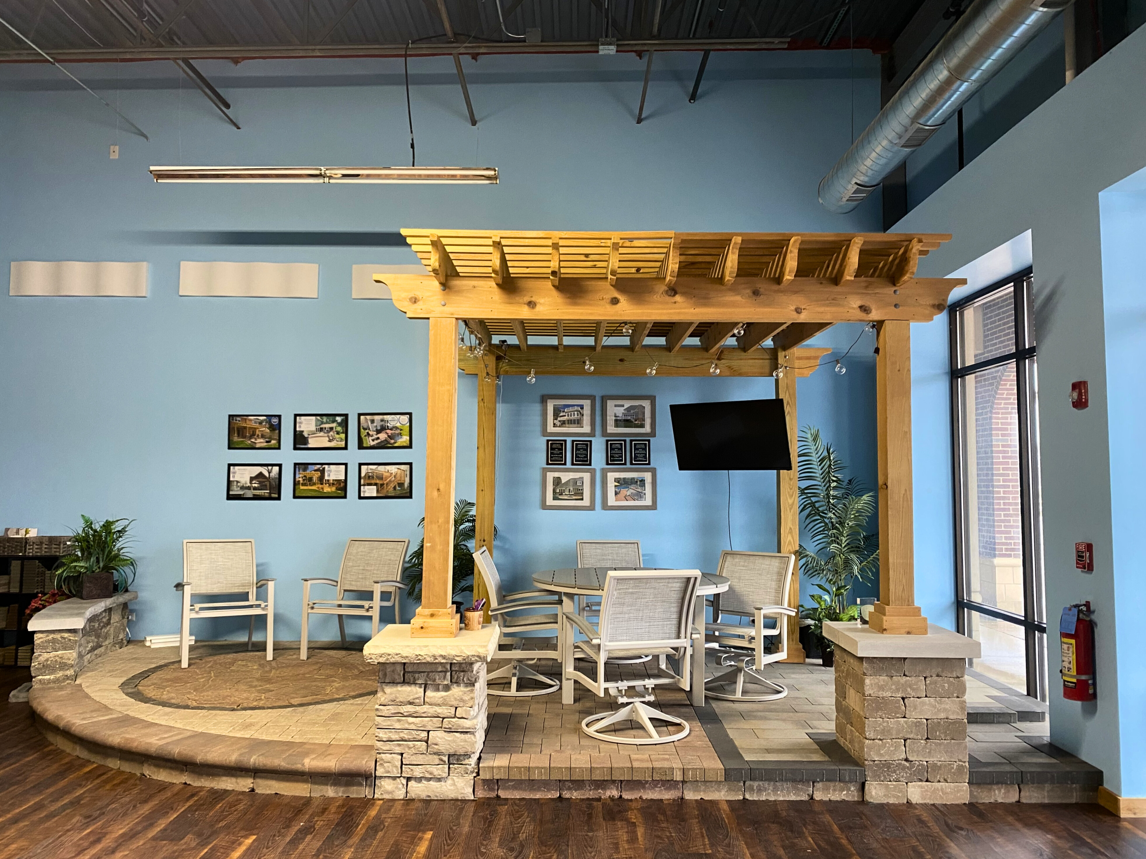 Paver patio and pergoal display in the Naperville Archadeck design center